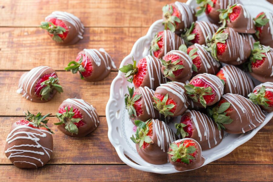 striped-choclate-strawberries-watergate-pastry-washington